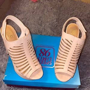 Speed Limit 98 Size 9 Pink Heels